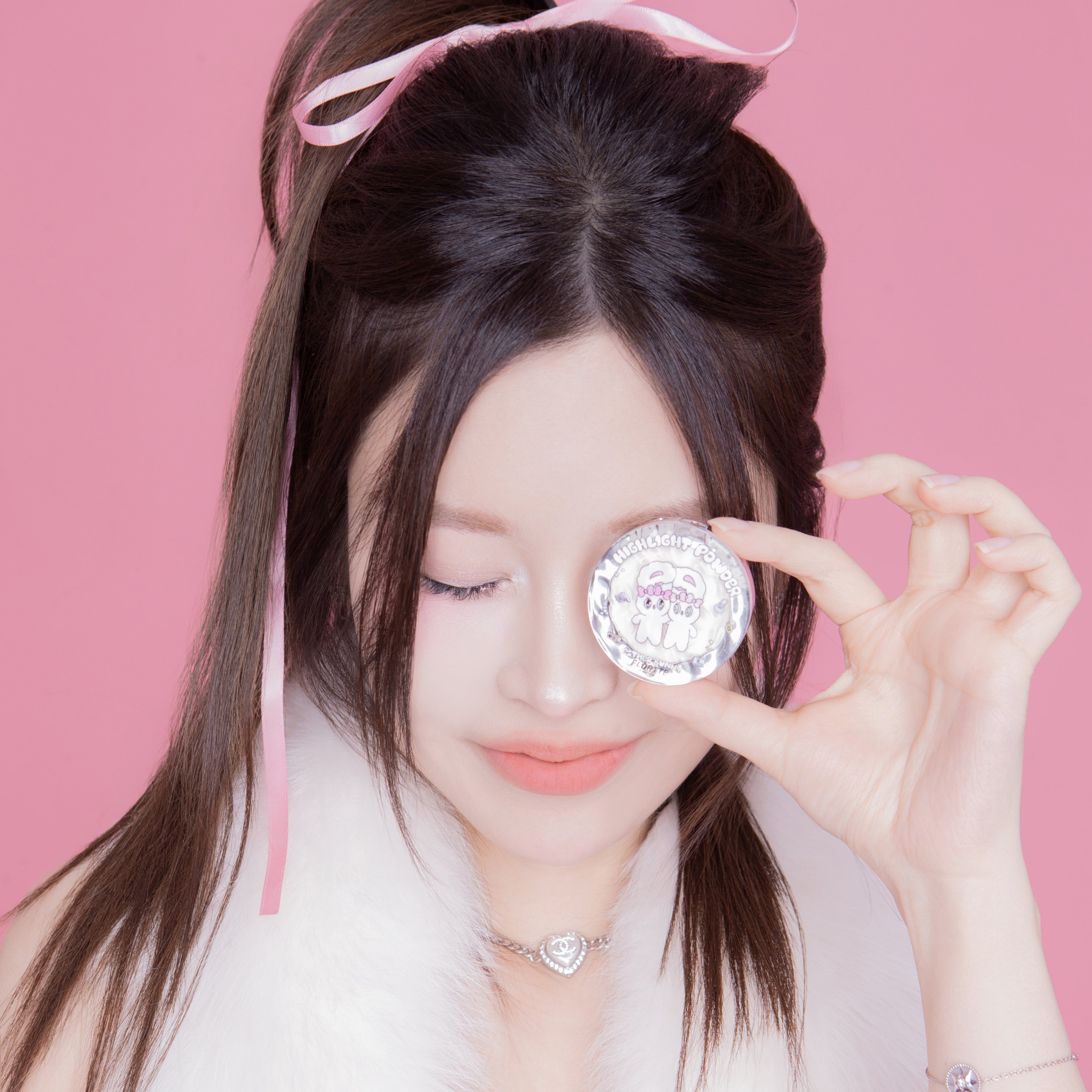 Collection of Haircare Highlighter Contouring Gift Set in a gallery layout